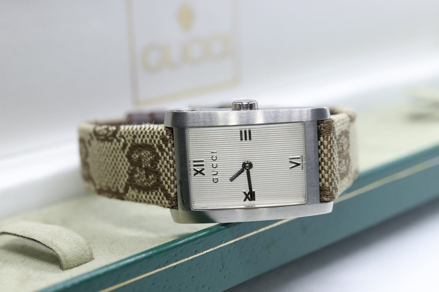 Vintage GUCCI 8600J Quartz Canvas and Leather Watch Timepiece