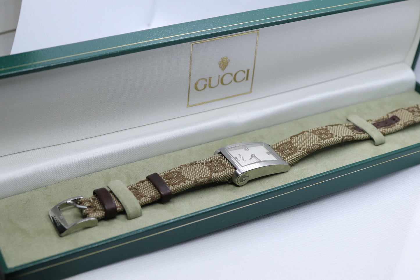 Vintage GUCCI 8600J Quartz Canvas and Leather Watch Timepiece