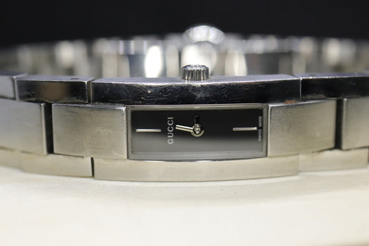 Vintage GUCCI 4600L Quartz Watch Timepiece. Ladies Gucci Stainless Steel watch