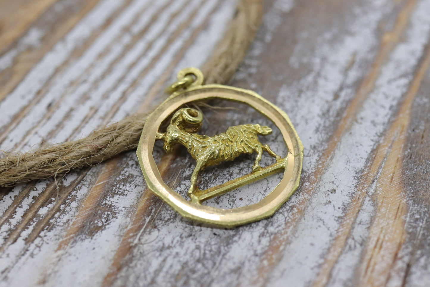18k GOAT RAM Heavy Pendant. 750 18k Large and Heavy round Pendant Charm made in Italy 6grams