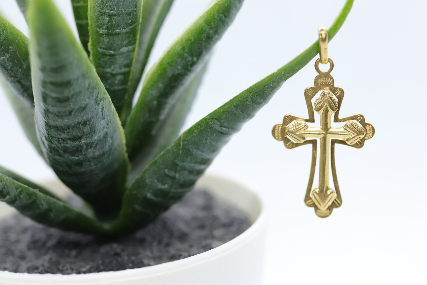 18k Crucifix Cross Pendant. 1.4grams. Quality Made