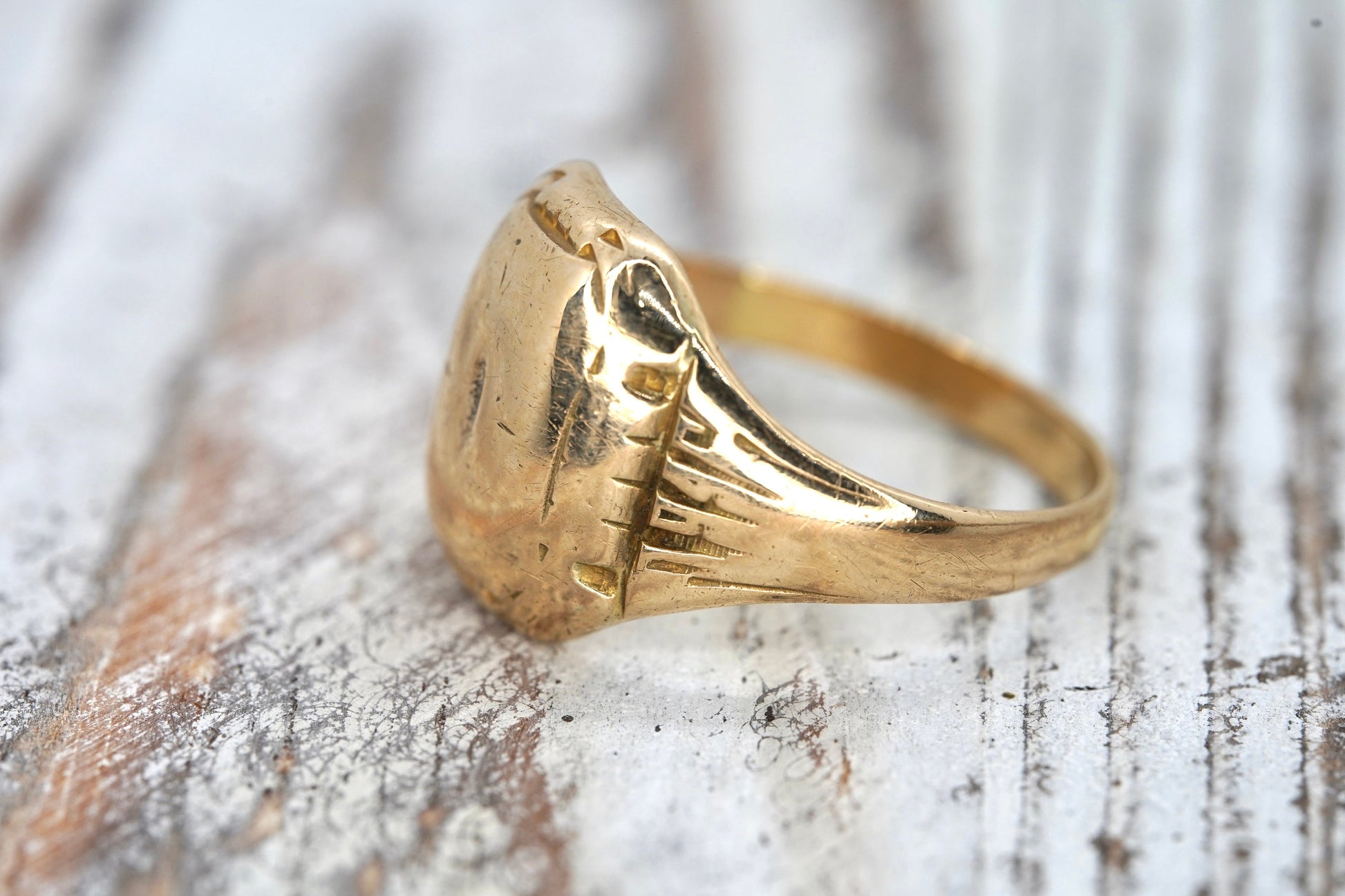 10k 1945 or 1946 Class ring. 10k Yellow Gold Vintage Class Graduation signet ring