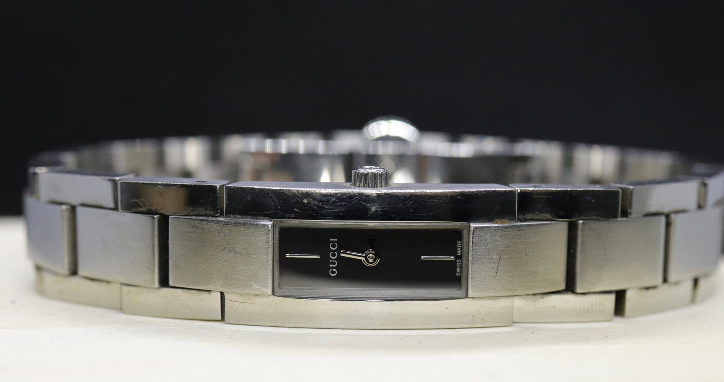 Vintage GUCCI 4600L Quartz Watch Timepiece. Ladies Gucci Stainless Steel watch