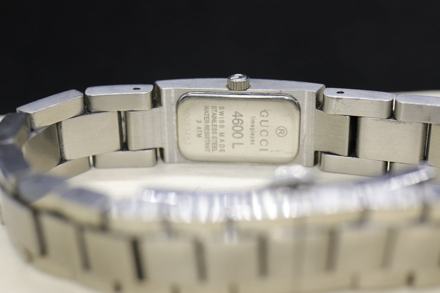Vintage GUCCI 4600L Quartz Watch Timepiece. Ladies Gucci Stainless Steel watch