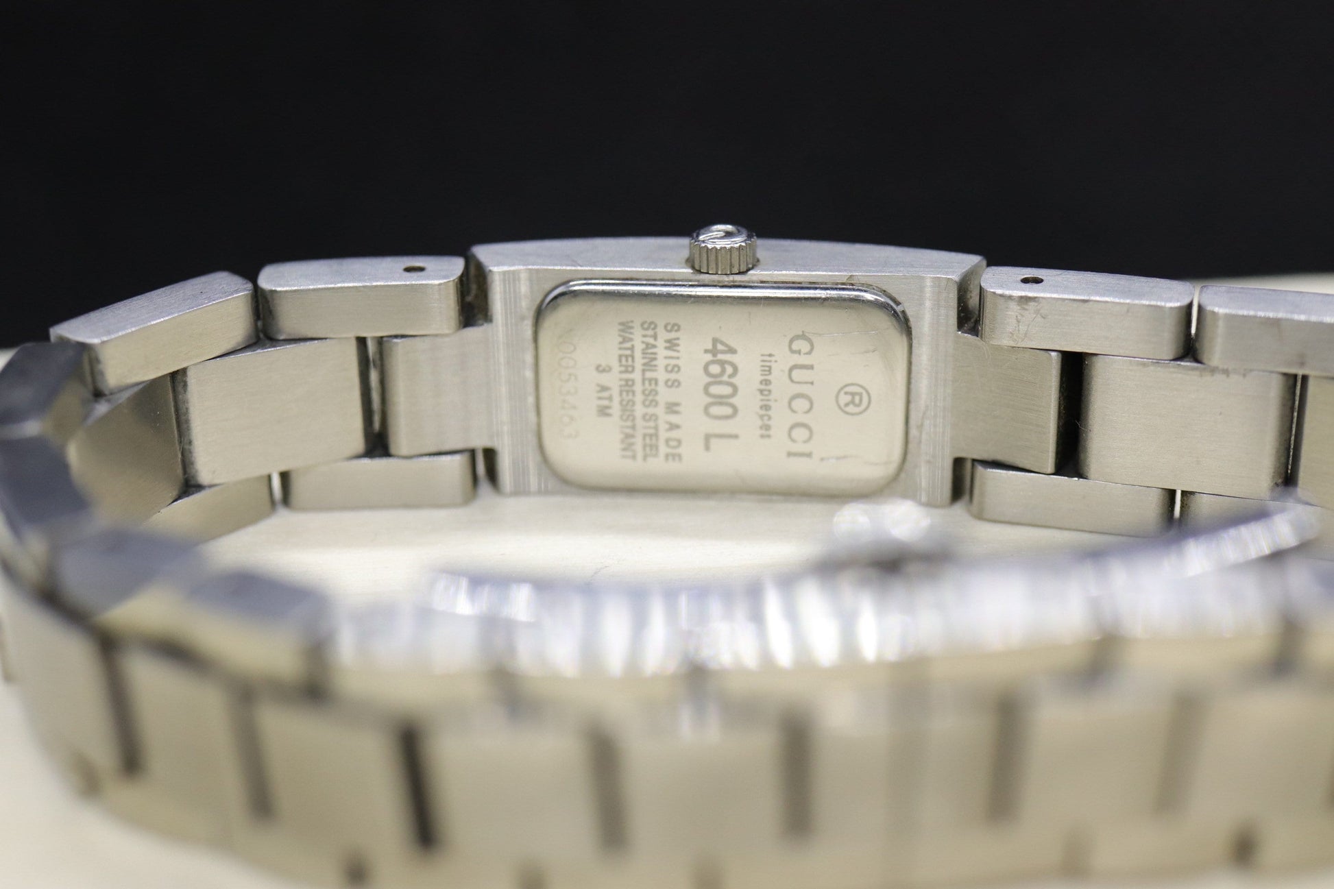 Vintage GUCCI 4600L Quartz Watch Timepiece. Ladies Gucci Stainless Steel watch