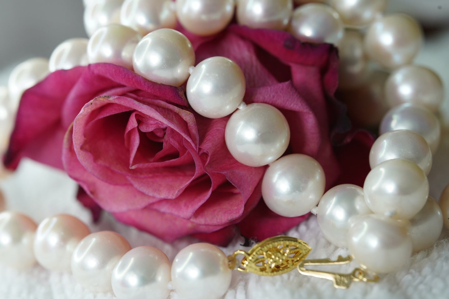14k Gold Large Cultured freshwater Pearls. 15in length. Knotted strand.