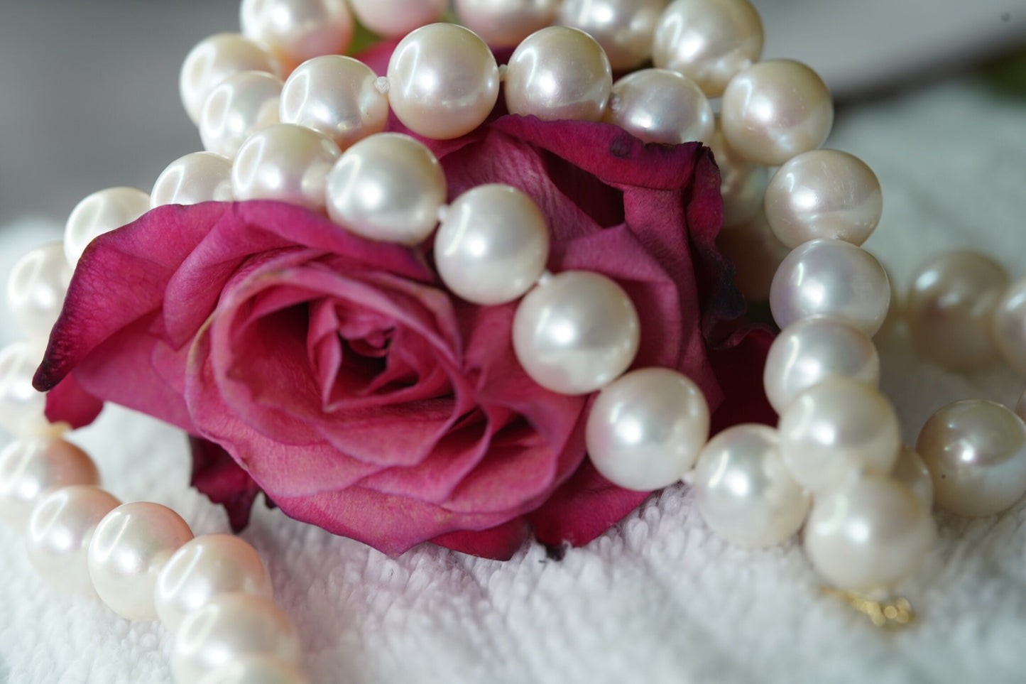 14k Gold Large Cultured freshwater Pearls. 15in length. Knotted strand.