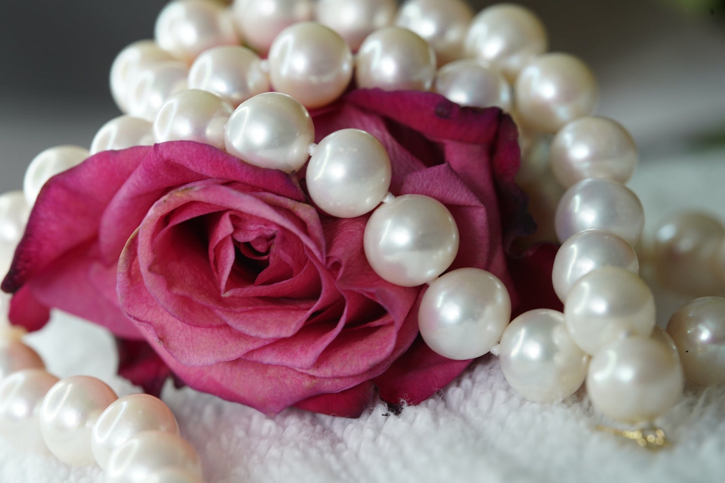 14k Gold Large Cultured freshwater Pearls. 15in length. Knotted strand.