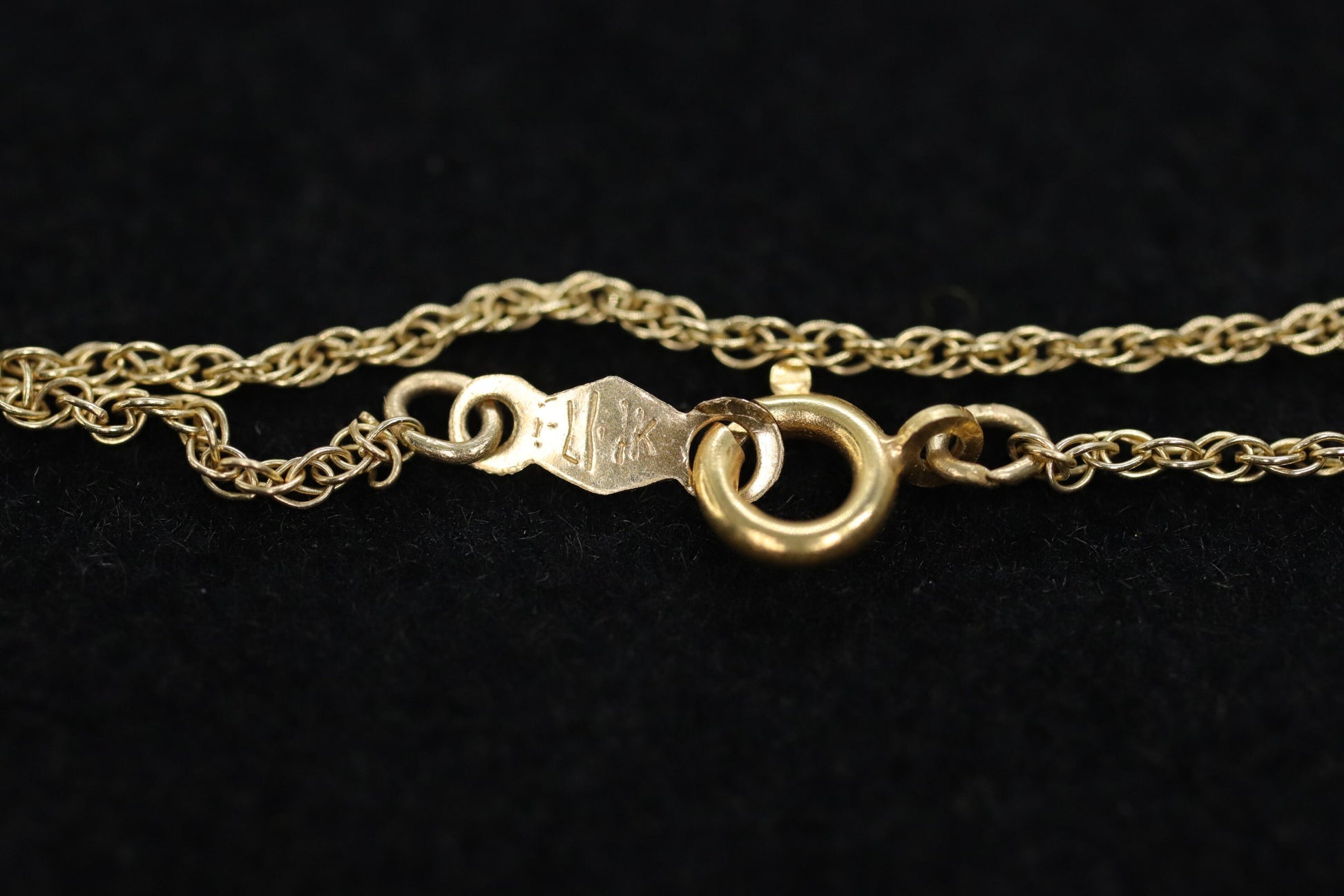 14k dainty twisted rope wheat chain necklace. 17in