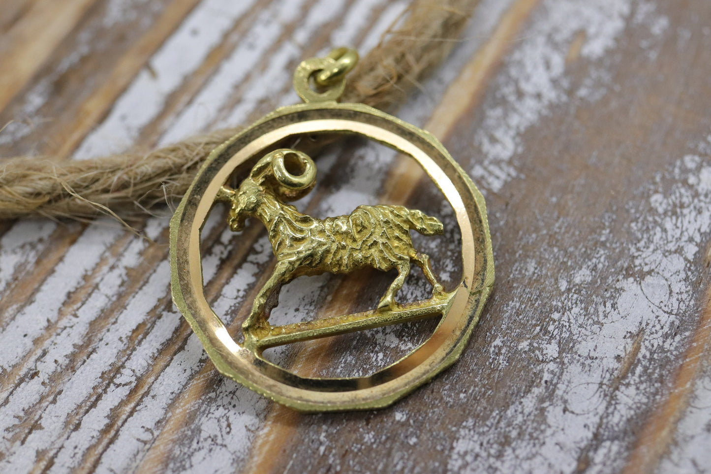18k GOAT RAM Heavy Pendant. 750 18k Large and Heavy round Pendant Charm made in Italy 6grams