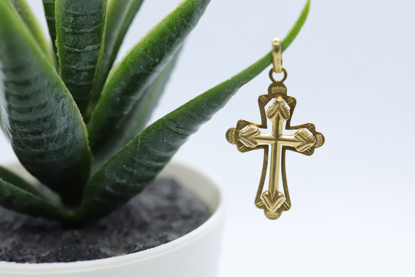 18k Crucifix Cross Pendant. 1.4grams. Quality Made