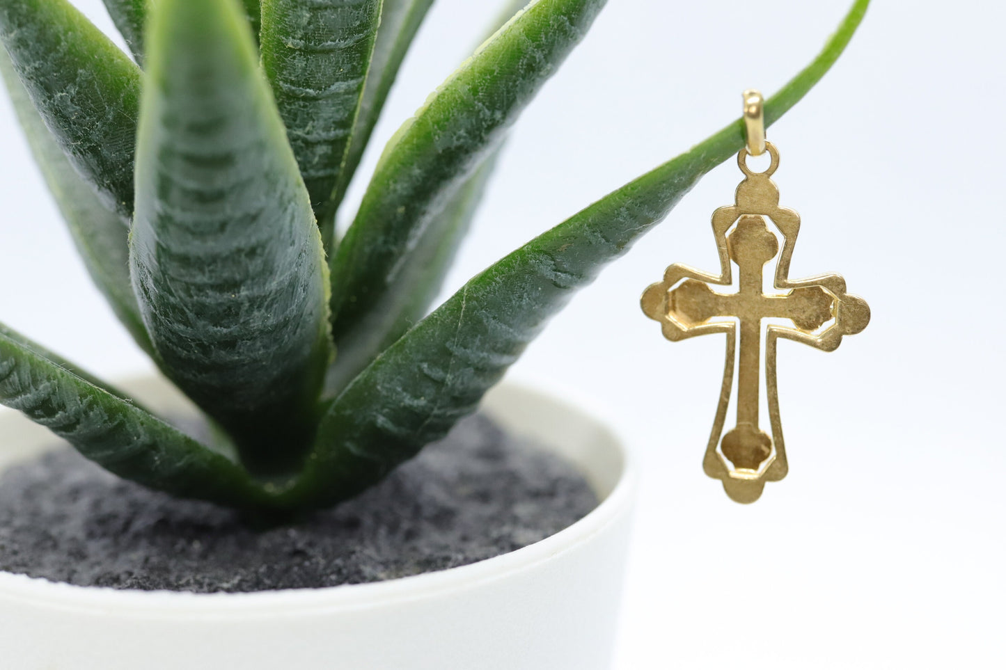 18k Crucifix Cross Pendant. 1.4grams. Quality Made