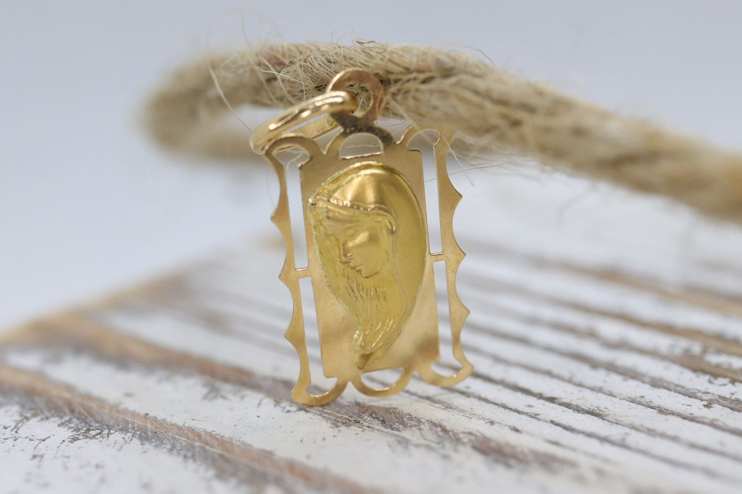 Vintage 18k Yellow Gold Pendant. Madonna Pendant. VIRGIN Mary Pendant. Mother Medallion for Necklace or Medal (134/17)
