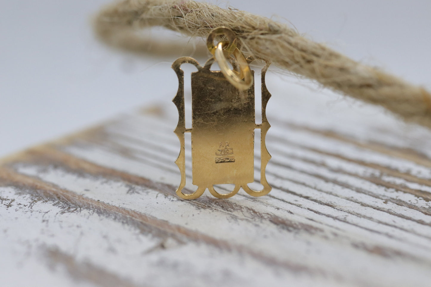 Vintage 18k Yellow Gold Pendant. Madonna Pendant. VIRGIN Mary Pendant. Mother Medallion for Necklace or Medal (134/17)