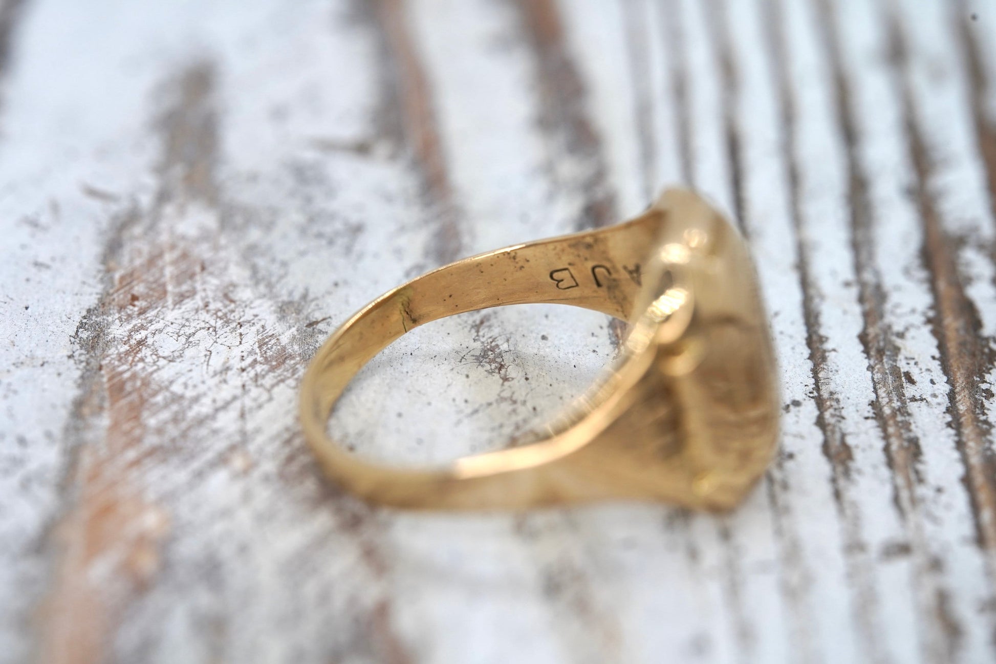 10k 1945 or 1946 Class ring. 10k Yellow Gold Vintage Class Graduation signet ring