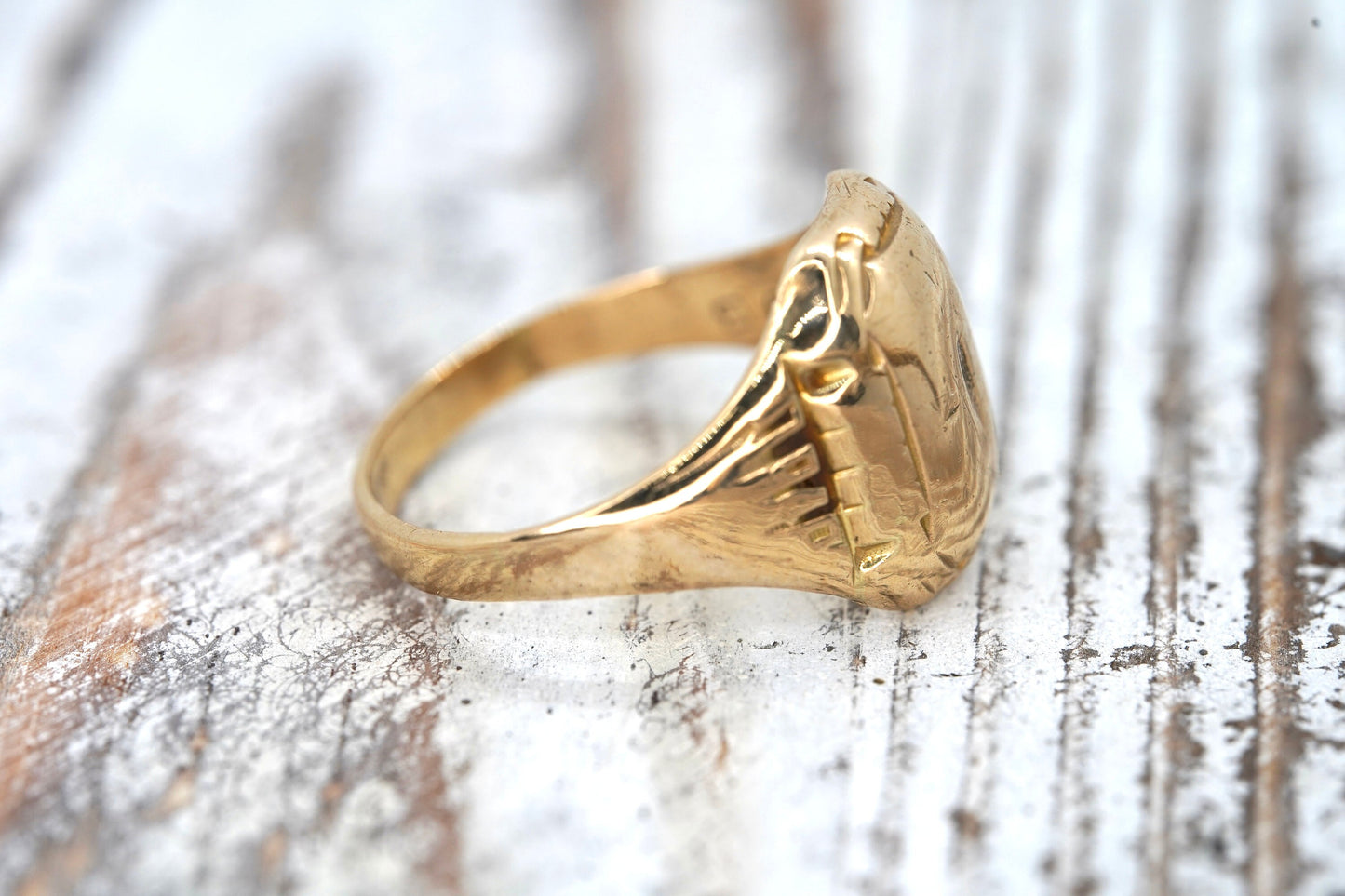 10k 1945 or 1946 Class ring. 10k Yellow Gold Vintage Class Graduation signet ring