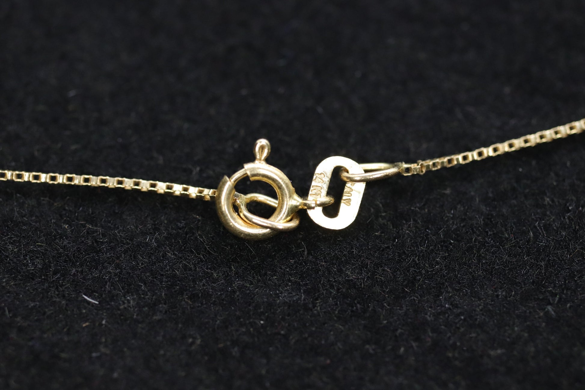 14k dainty Box chain necklace. 14k GOLD Box Chain necklace. 31in 1.3grams 1mm wide
