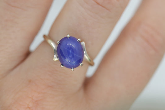 14k Blue Star Sapphire Oval Cabochon ring. Victorian Bypass Claw prong set sapphire ring.