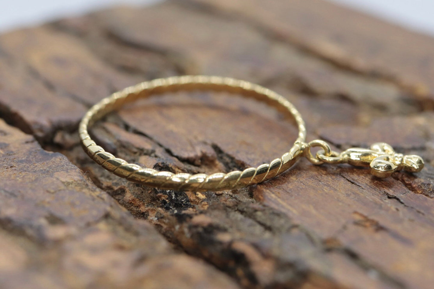 18k Fleur De LIS Charm dangle ring. Feur De Lis French Flower charm rope band.