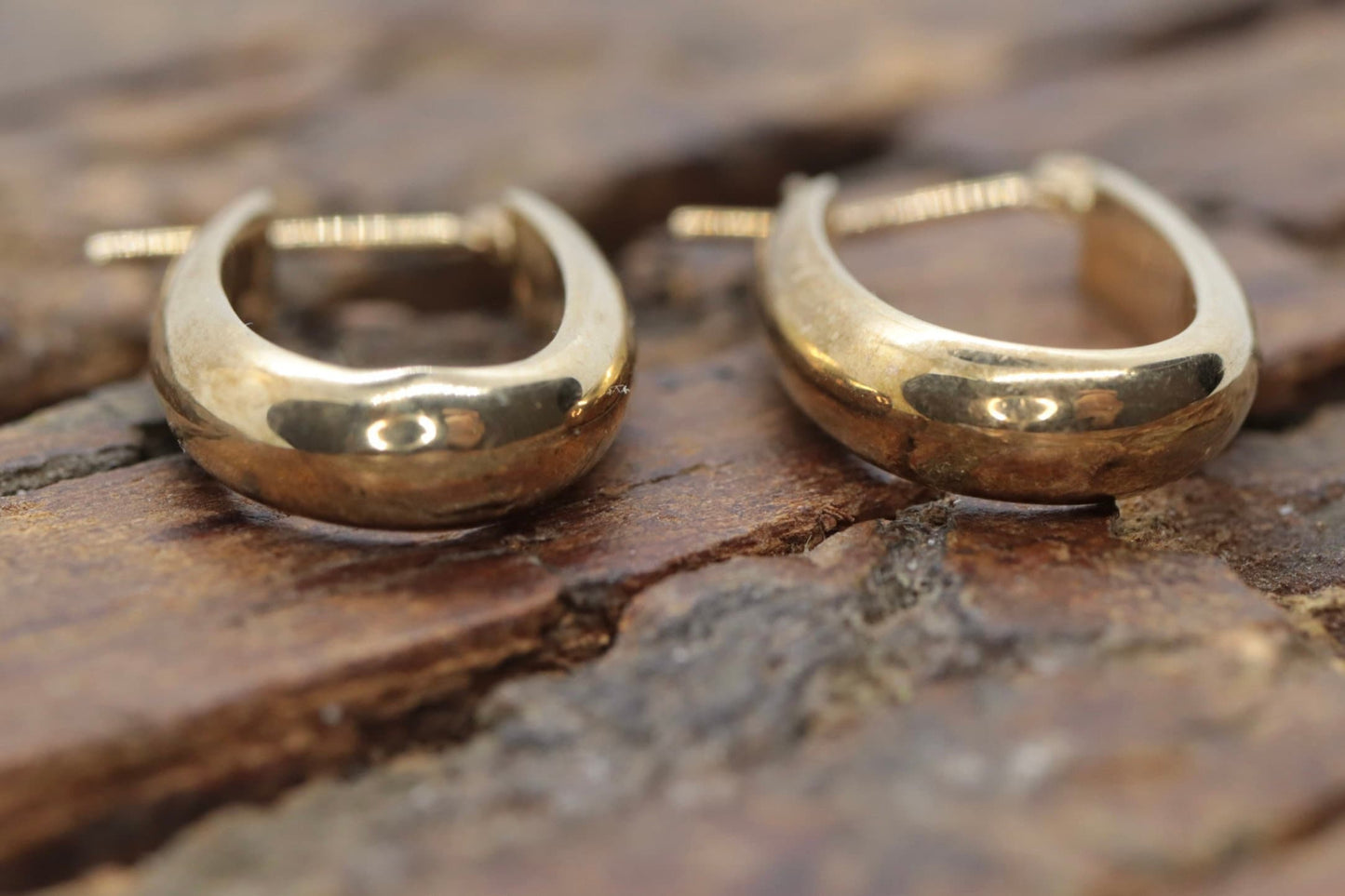 14k Gold Yellow HOOP Earrings. 14k Gloss dangle earrings. st52/90