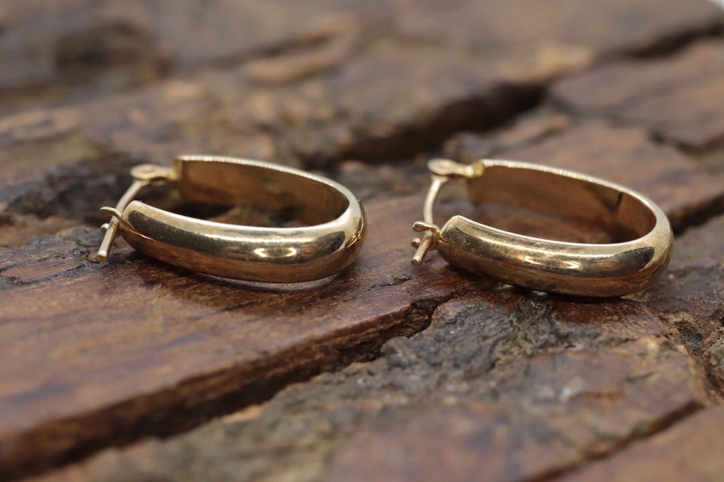 14k Gold Yellow HOOP Earrings. 14k Gloss dangle earrings. st52/90