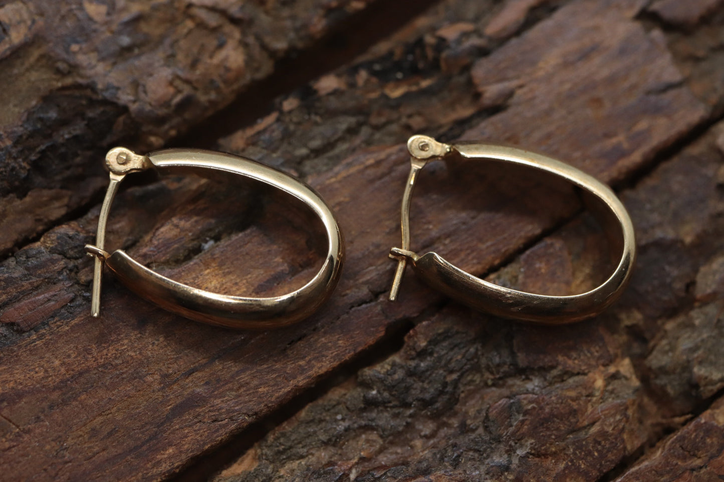 14k Gold Yellow HOOP Earrings. 14k Gloss dangle earrings. st52/90