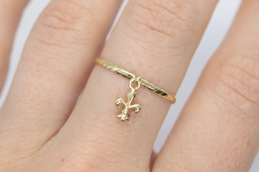 18k Fleur De LIS Charm dangle ring. Feur De Lis French Flower charm rope band.