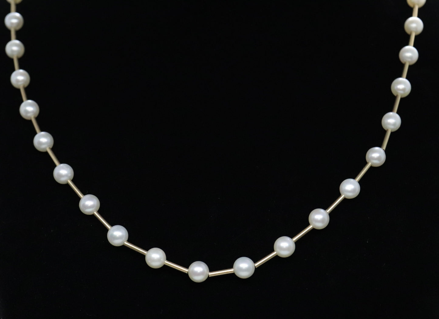 14k Gold Bead and Pearl Necklace. Intermitted Pearl 14k Necklace st(63/25)