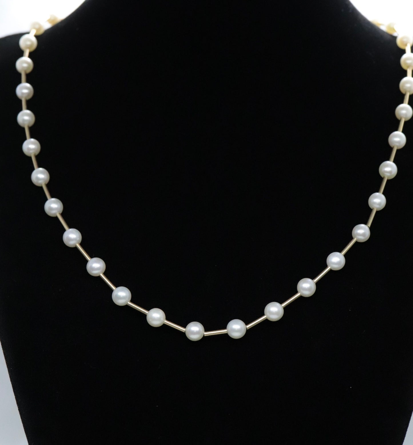 14k Gold Bead and Pearl Necklace. Intermitted Pearl 14k Necklace st(63/25)