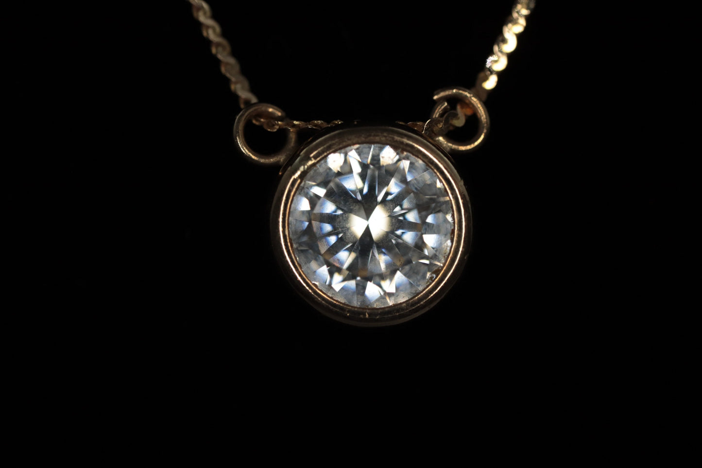 14k Solitaire Pendant Necklace. Large CZ Diamond Pendant with 16in S link necklace (56/35)