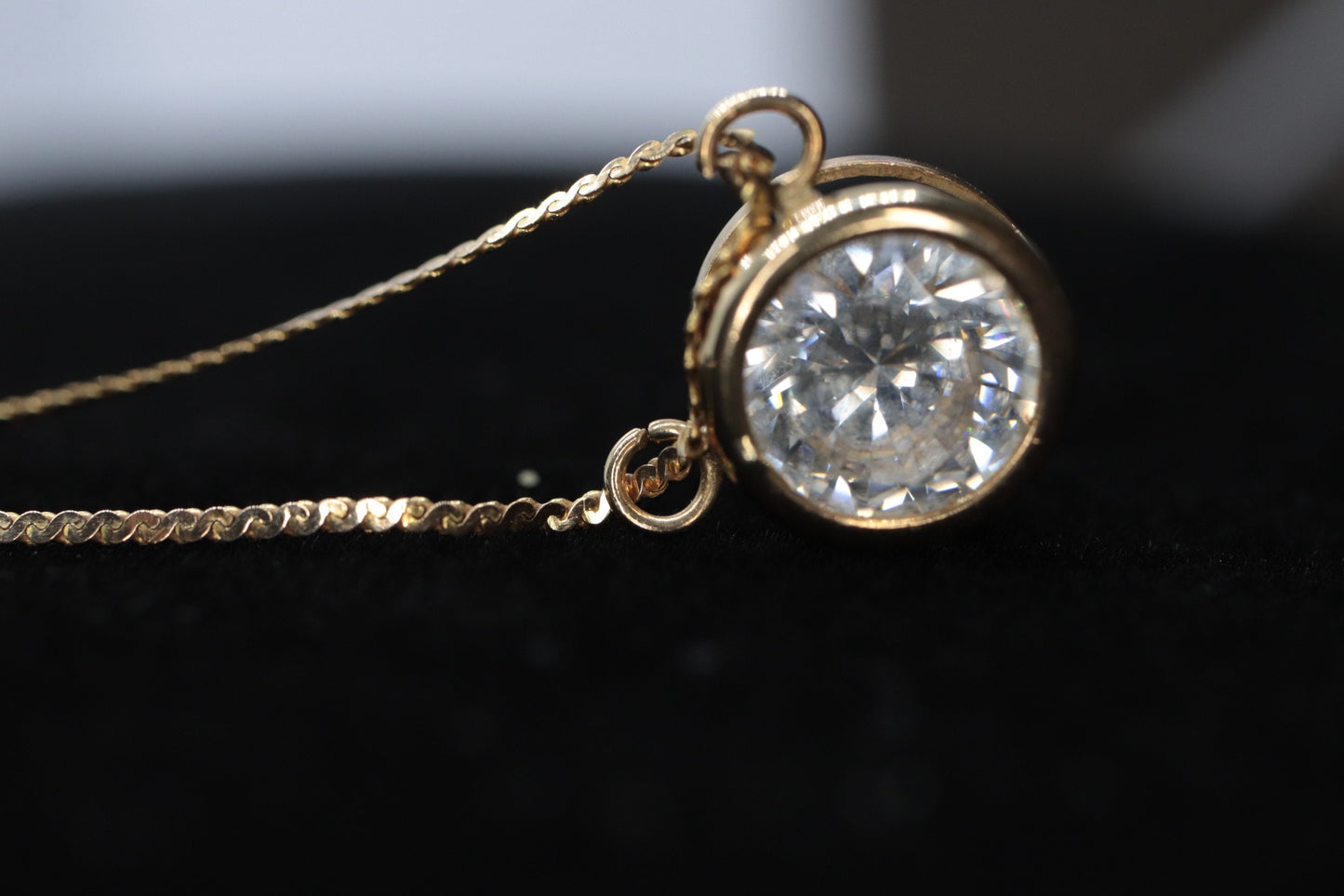 14k Solitaire Pendant Necklace. Large CZ Diamond Pendant with 16in S link necklace (56/35)