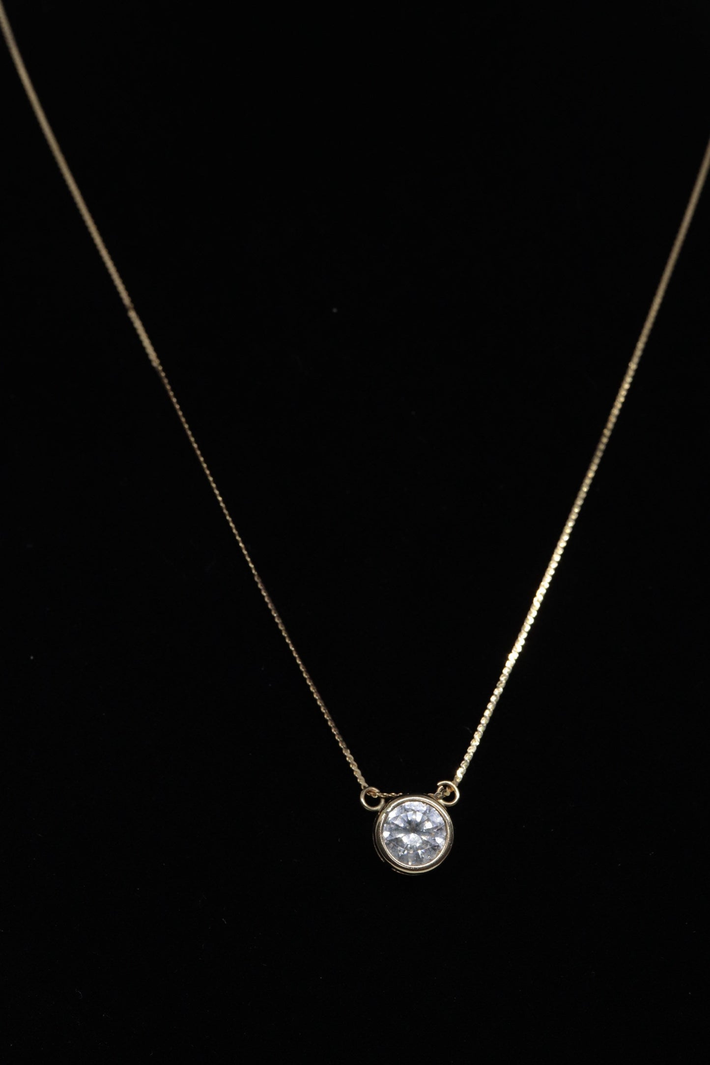 14k Solitaire Pendant Necklace. Large CZ Diamond Pendant with 16in S link necklace (56/35)