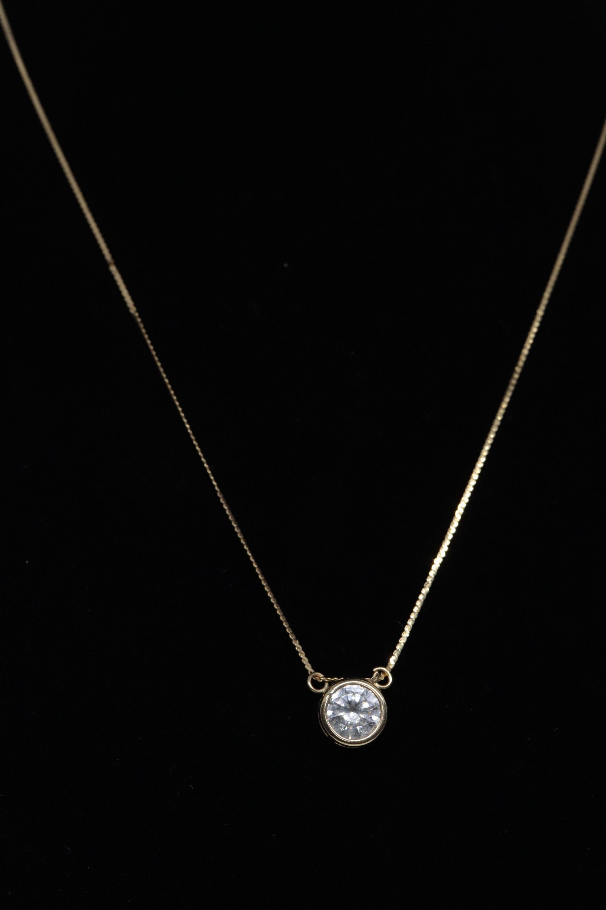 14k Solitaire Pendant  Necklace. Large CZ Diamond Pendant with 16in S link necklace (56/35)
