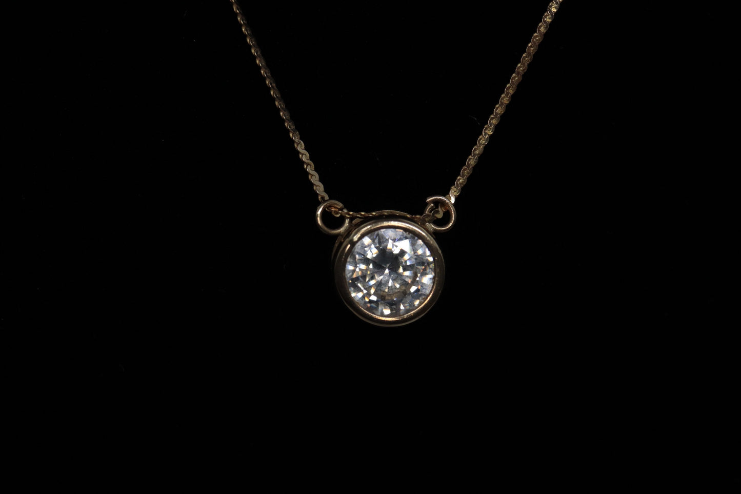 14k Solitaire Pendant Necklace. Large CZ Diamond Pendant with 16in S link necklace (56/35)