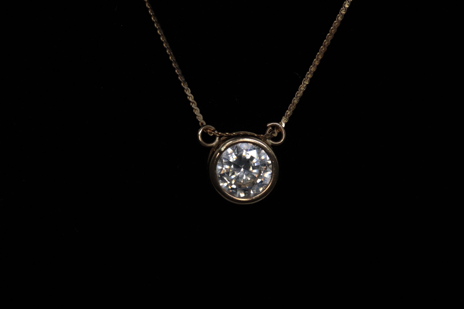 14k Solitaire Pendant  Necklace. Large CZ Diamond Pendant with 16in S link necklace (56/35)