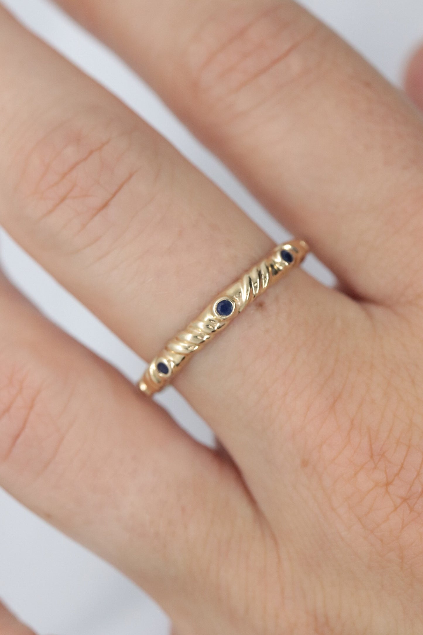 14k Gold BLUE Sapphire Eternity Band. Bezel Set Sapphire Bubble Fun ring. st(86/25)