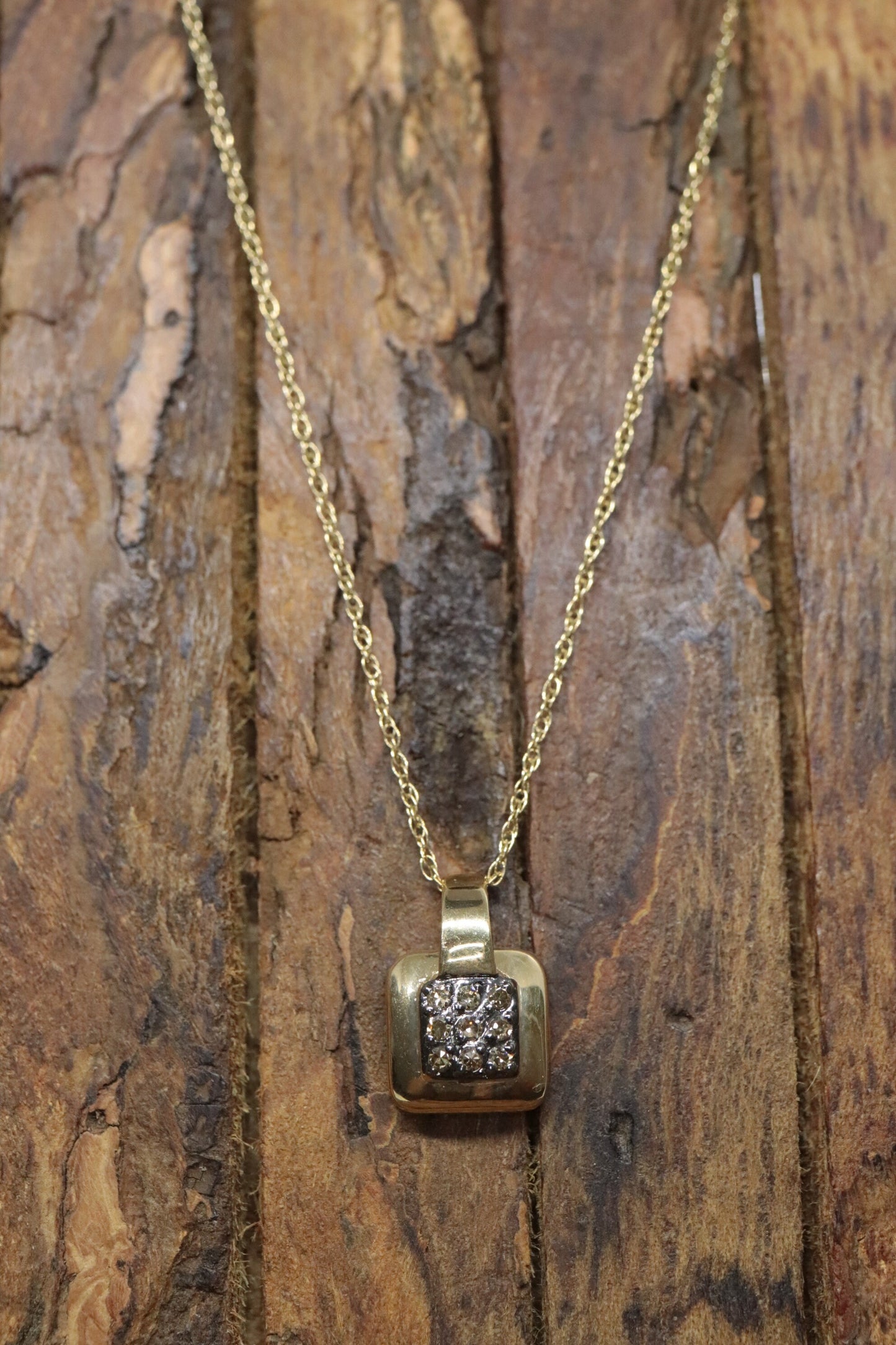 14k Diamond Pave Square Pendant and Necklace. st(74/75)