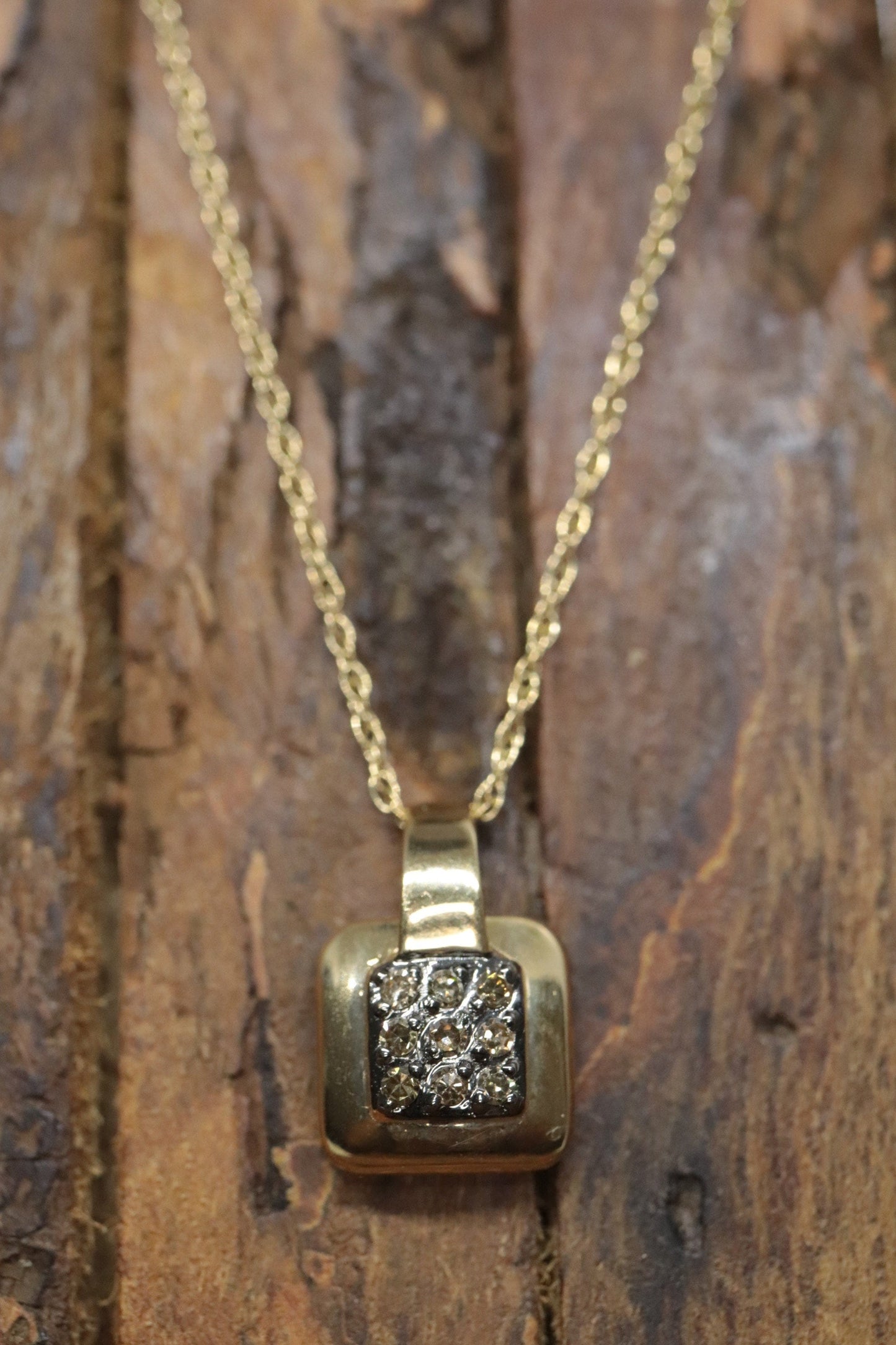 14k Diamond Pave Square Pendant and Necklace. st(74/75)