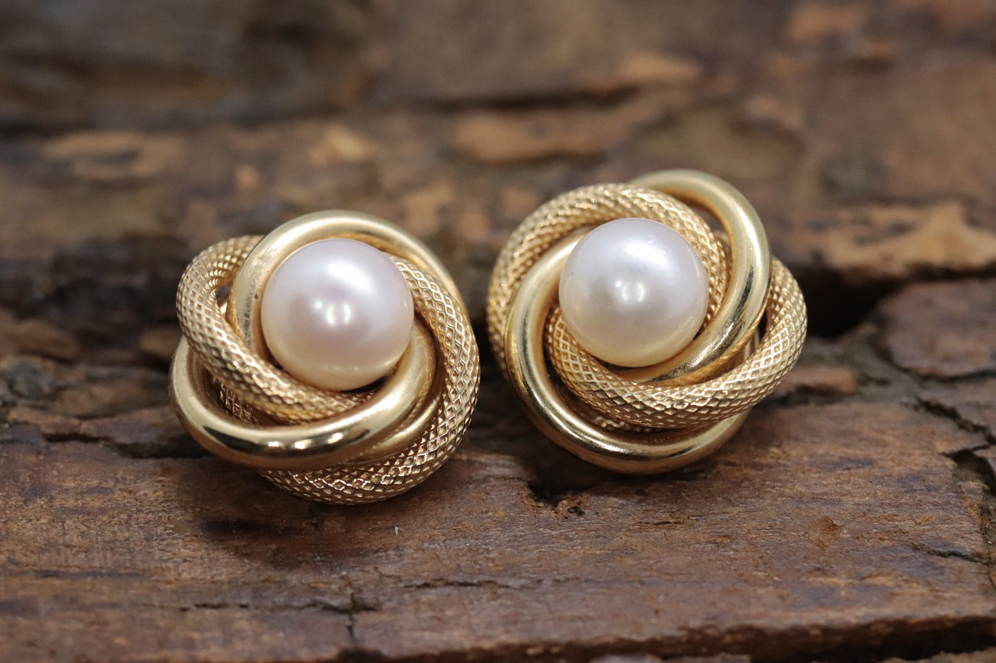 14k  Pearl Stud earrings with Rope coils. st(212/75)