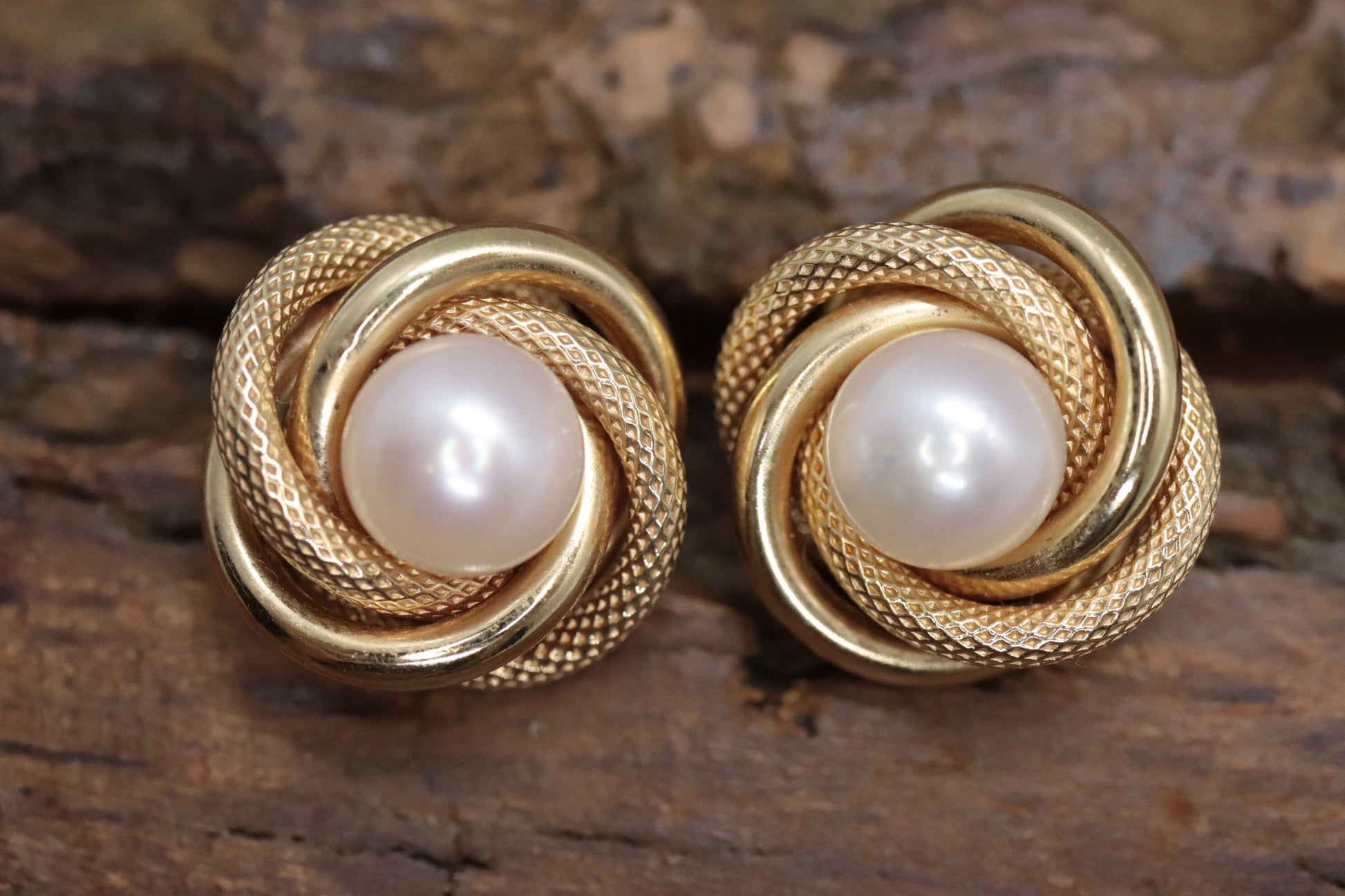 14k  Pearl Stud earrings with Rope coils. st(212/75)