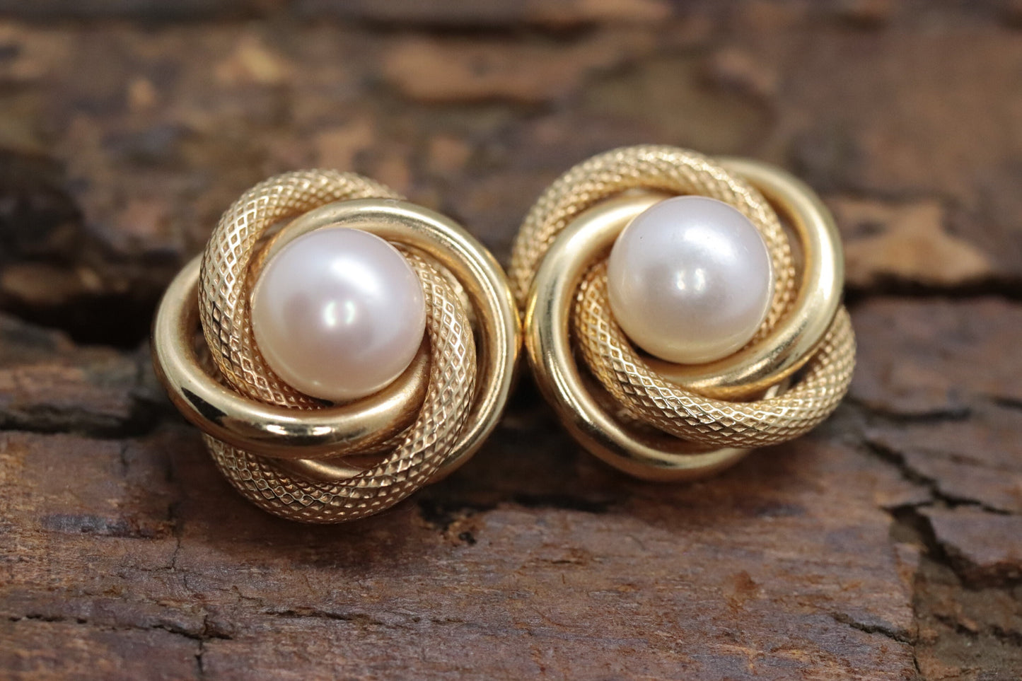 14k  Pearl Stud earrings with Rope coils. st(212/75)