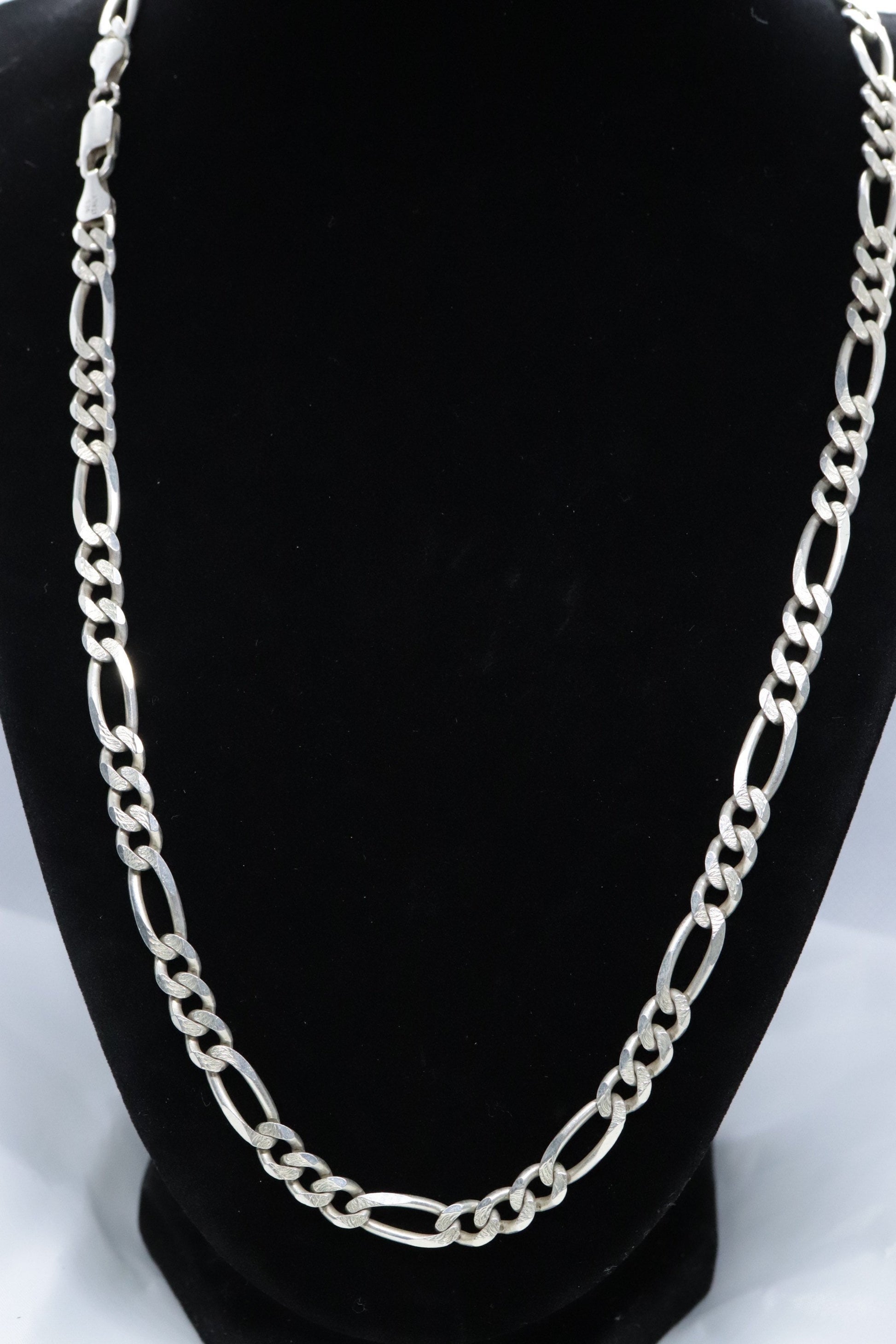 Vintage Heavy Sterling Silver 925 Figaro Chain Necklace 6.5mm and 22in length 33grams st(48/86)