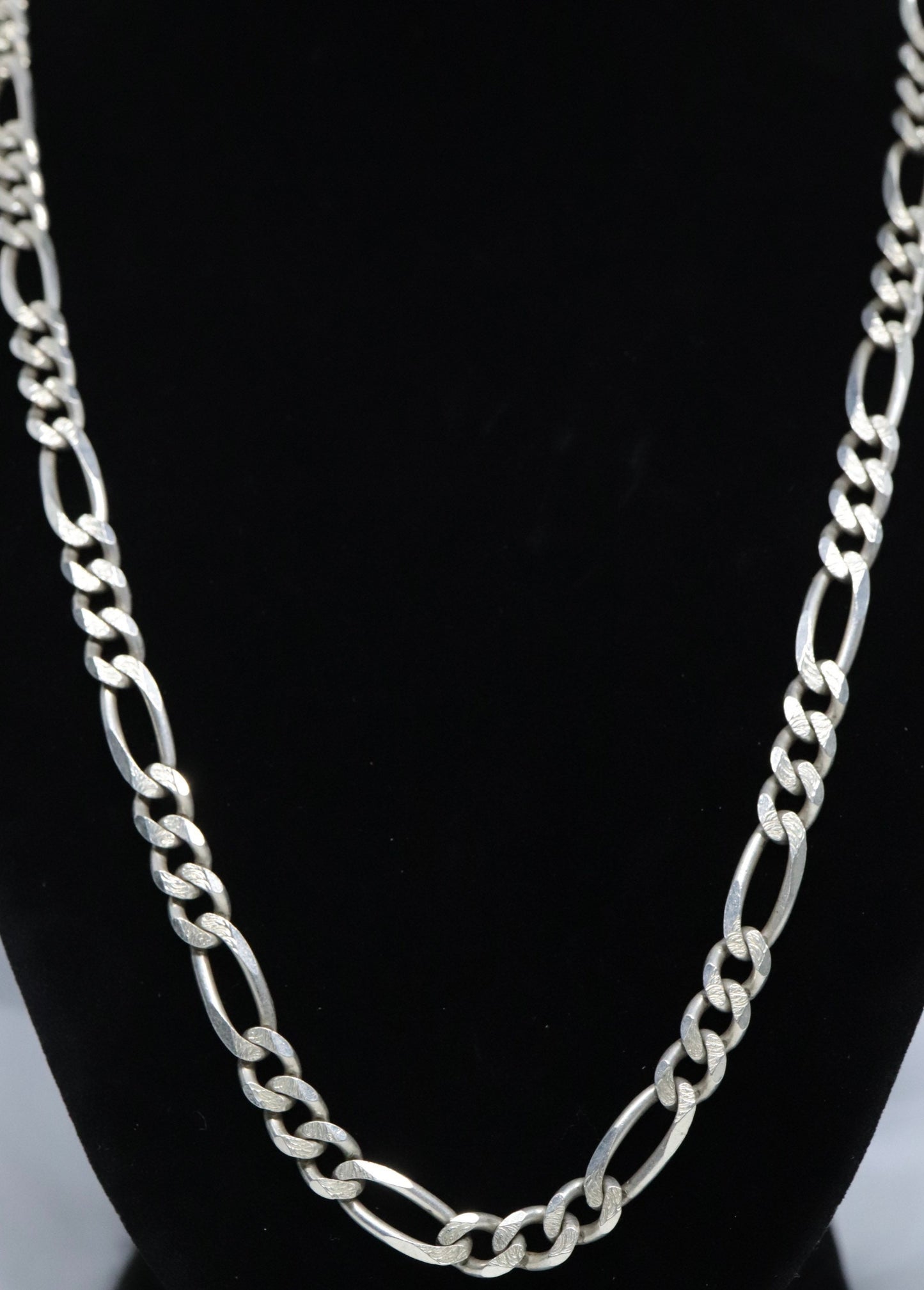 Vintage Heavy Sterling Silver 925 Figaro Chain Necklace 6.5mm and 22in length 33grams st(48/86)