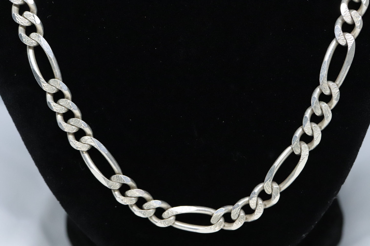 Vintage Heavy Sterling Silver 925 Figaro Chain Necklace 6.5mm and 22in length 33grams st(48/86)