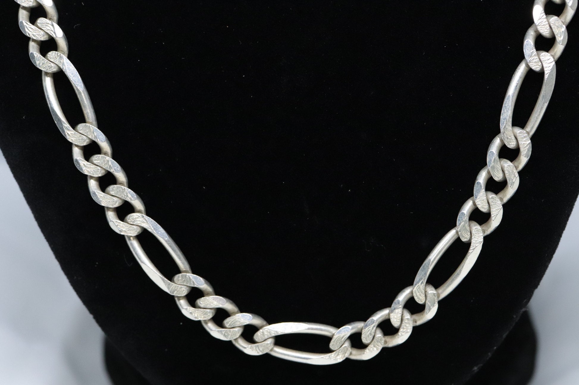 Vintage Heavy Sterling Silver 925 Figaro Chain Necklace 6.5mm and 22in length 33grams st(48/86)
