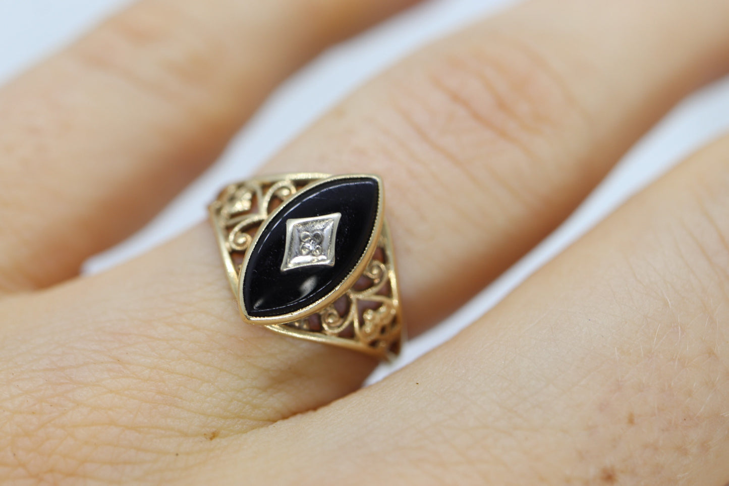 10k ONYX and diamond ring. Marquise Onyx bezel set victorian mourning ring. PSCO. st(74/75)