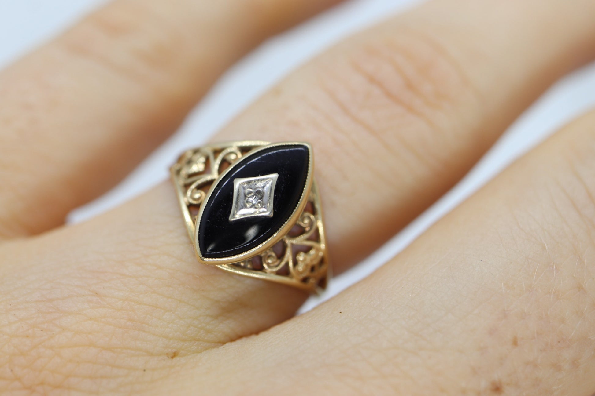 10k ONYX and diamond ring. Marquise Onyx bezel set victorian mourning ring. PSCO. st(74/75)