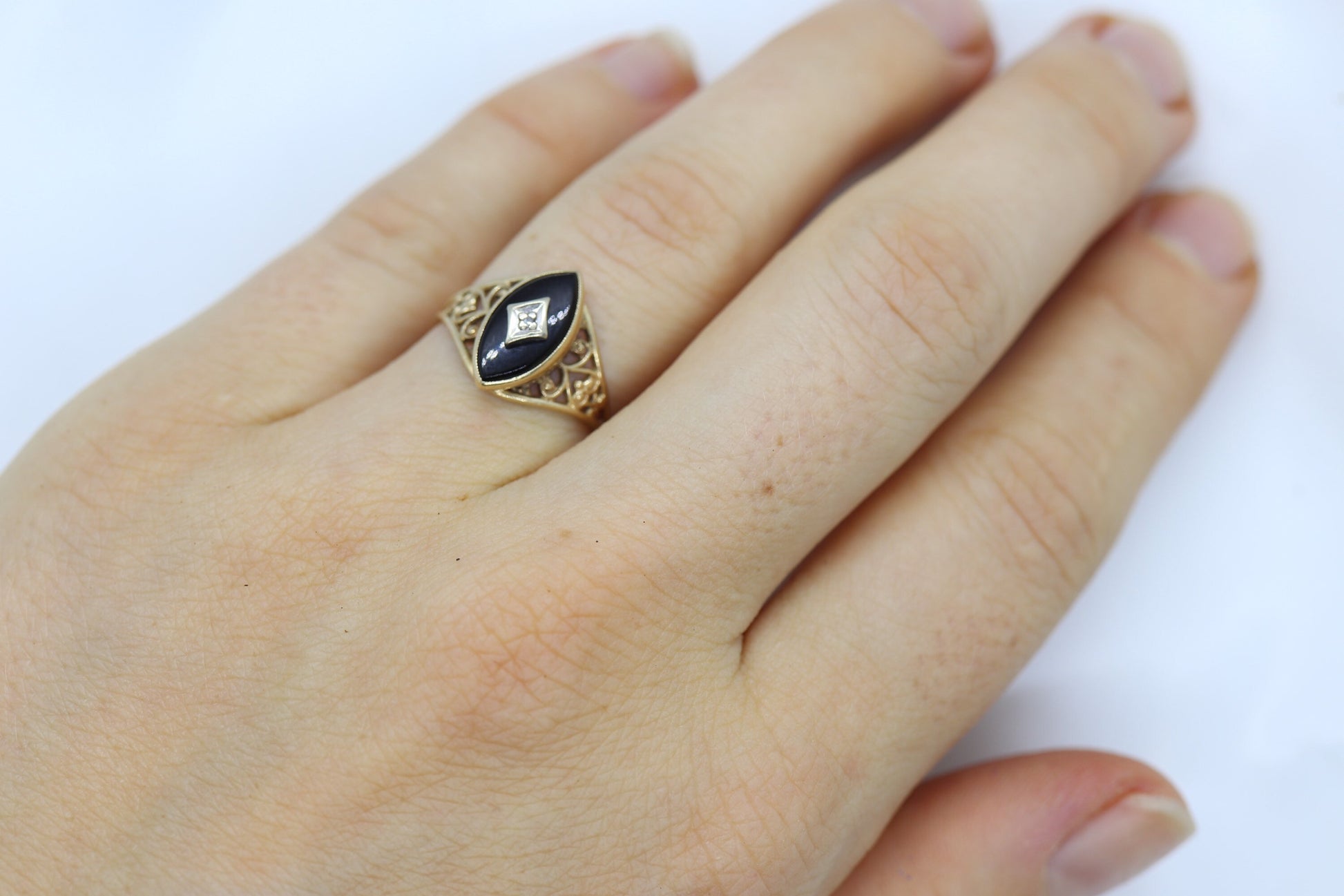 10k ONYX and diamond ring. Marquise Onyx bezel set victorian mourning ring. PSCO. st(74/75)