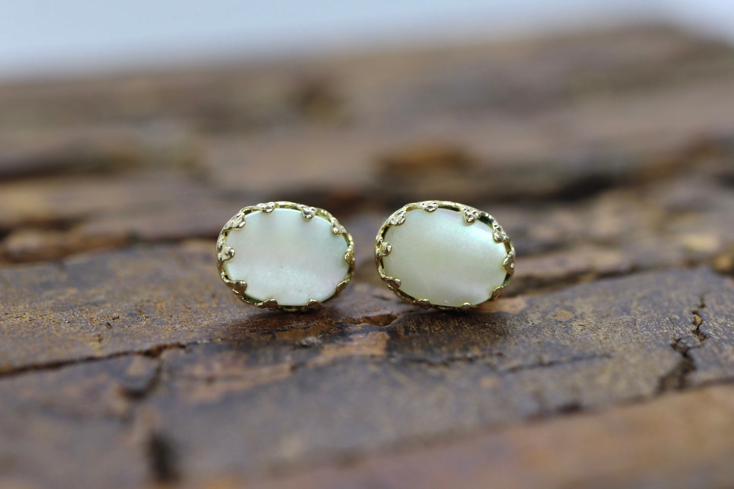 Mother of Pearl 14k Gold Stud drop Earrings. MOP st(18/68)
