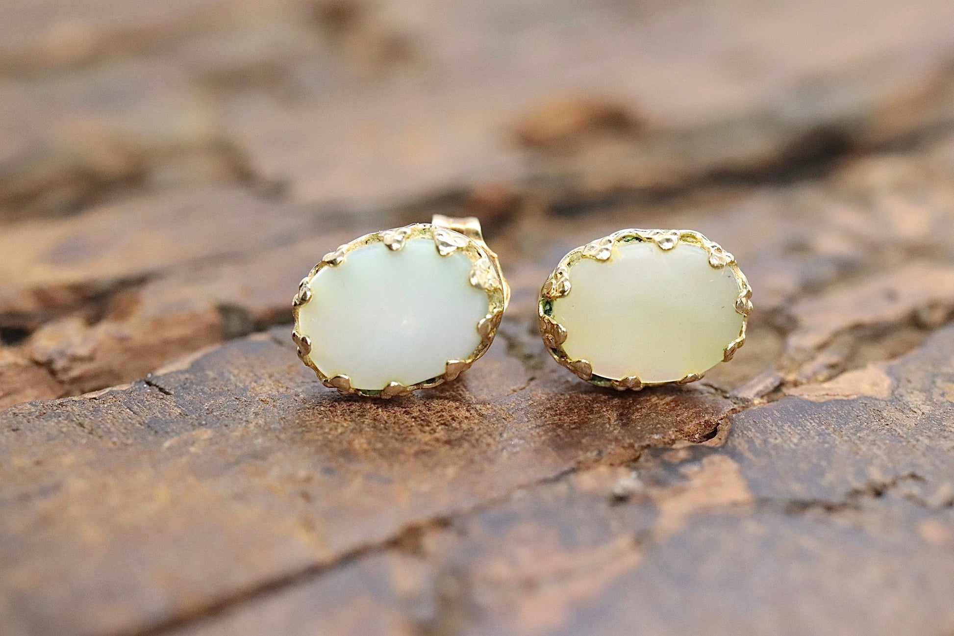 Mother of Pearl  14k Gold Stud drop Earrings. MOP st(18/68)